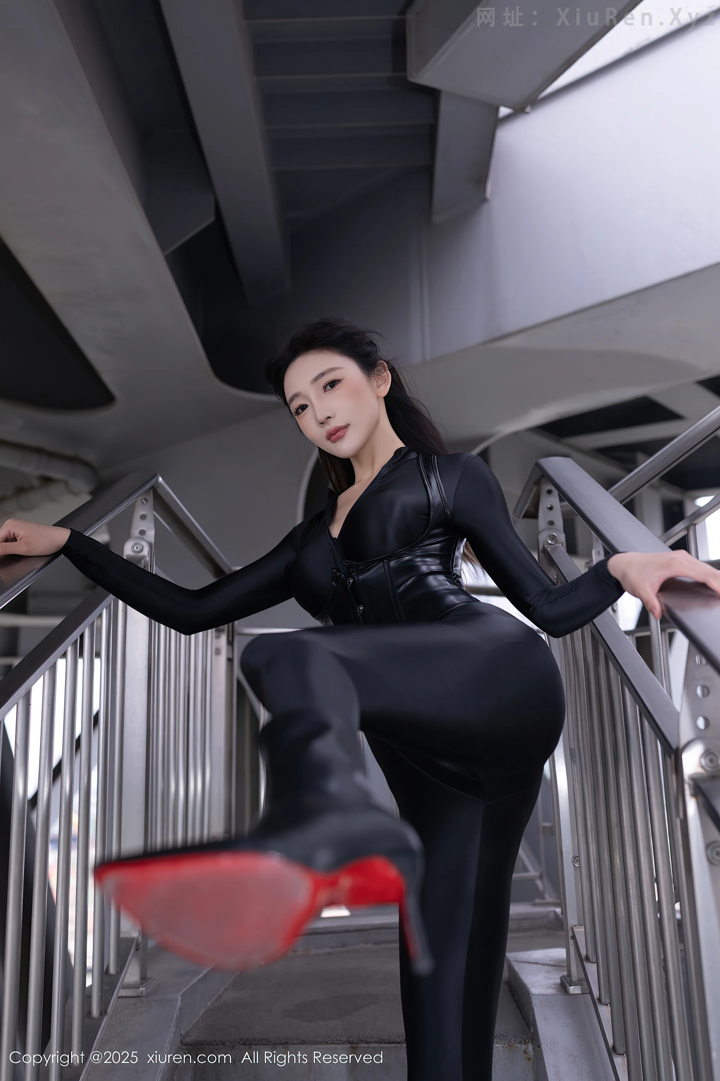 图片[6]-[XiuRen秀人网] VOL.10404 模特陆萱萱性感黑色连体衣露超薄黑丝秀柔美身姿撩人诱惑写真80P-秀人网官方网站